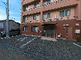 落ち着いた住宅街の建物外観