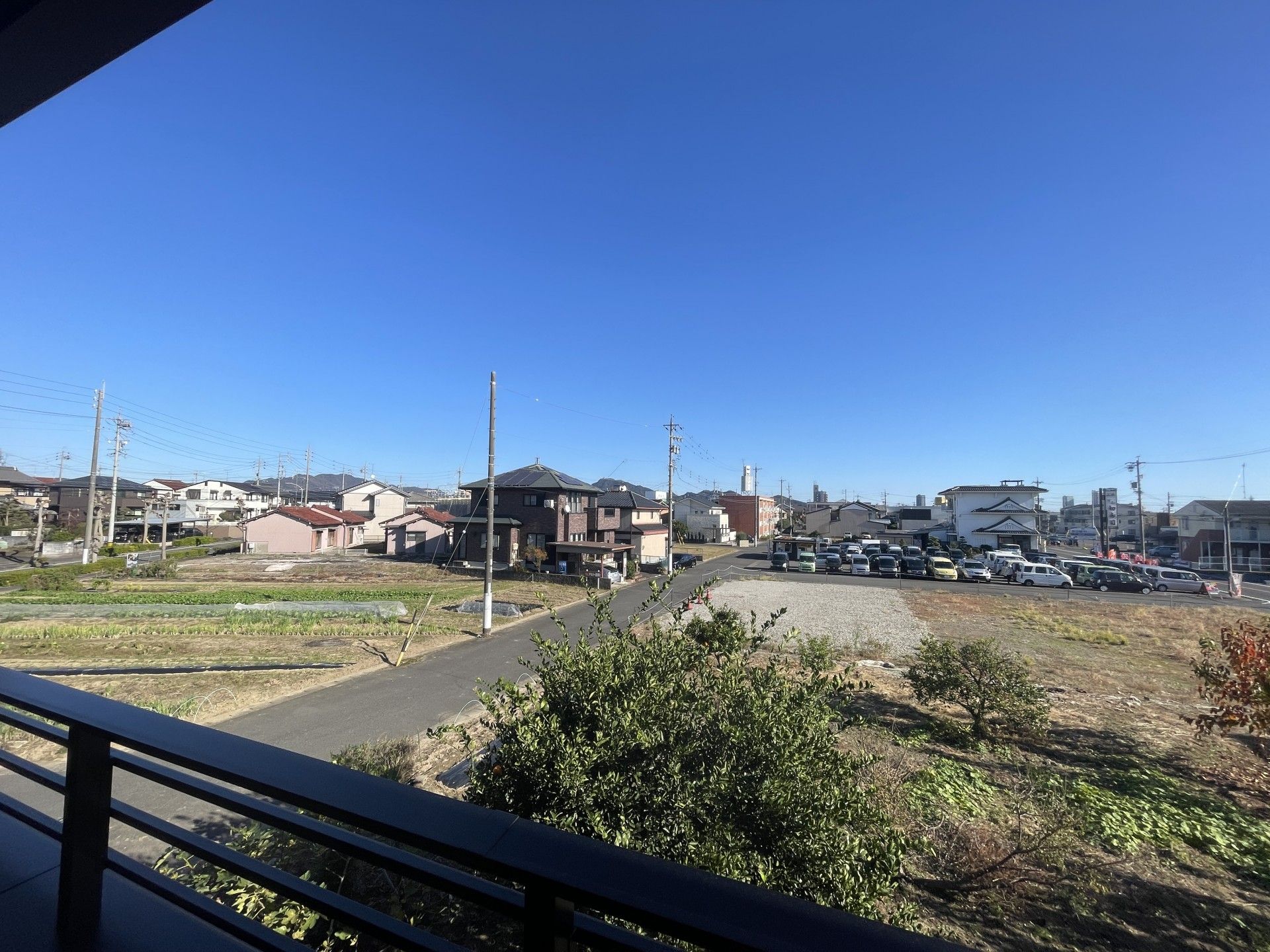 広がる青空と街並み