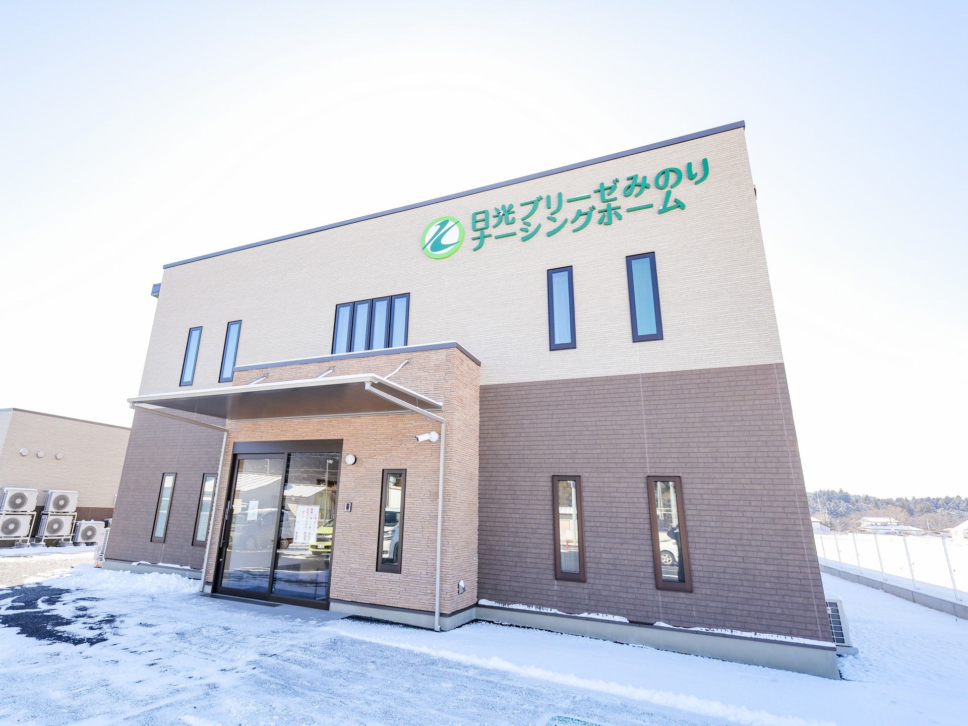 雪景色の建物外観