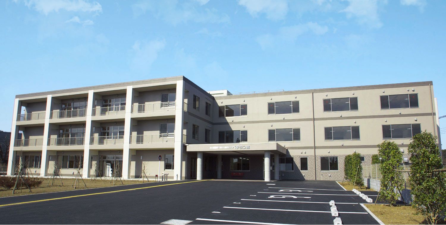 広々とした施設の外観