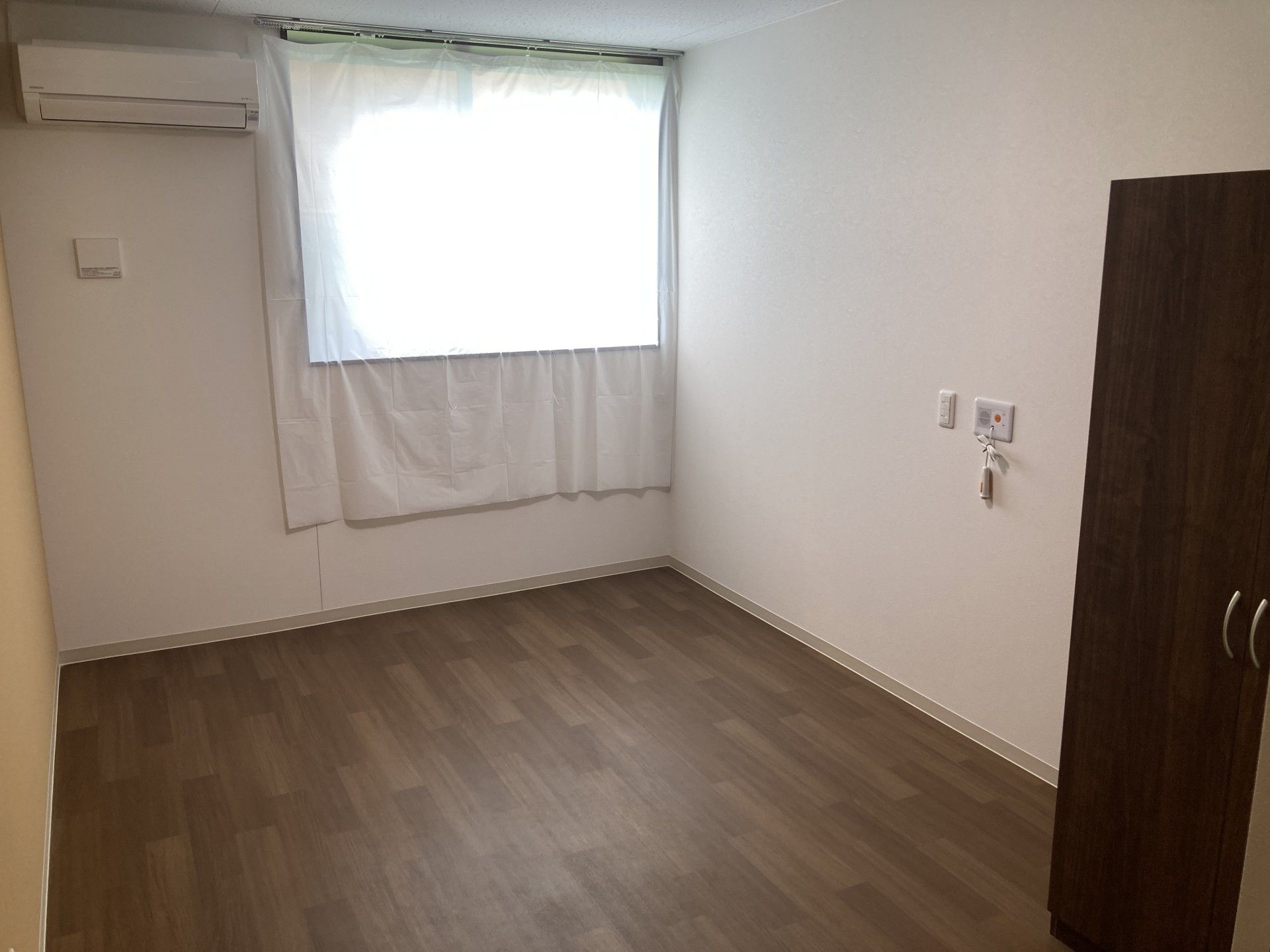 明るい個室の一角