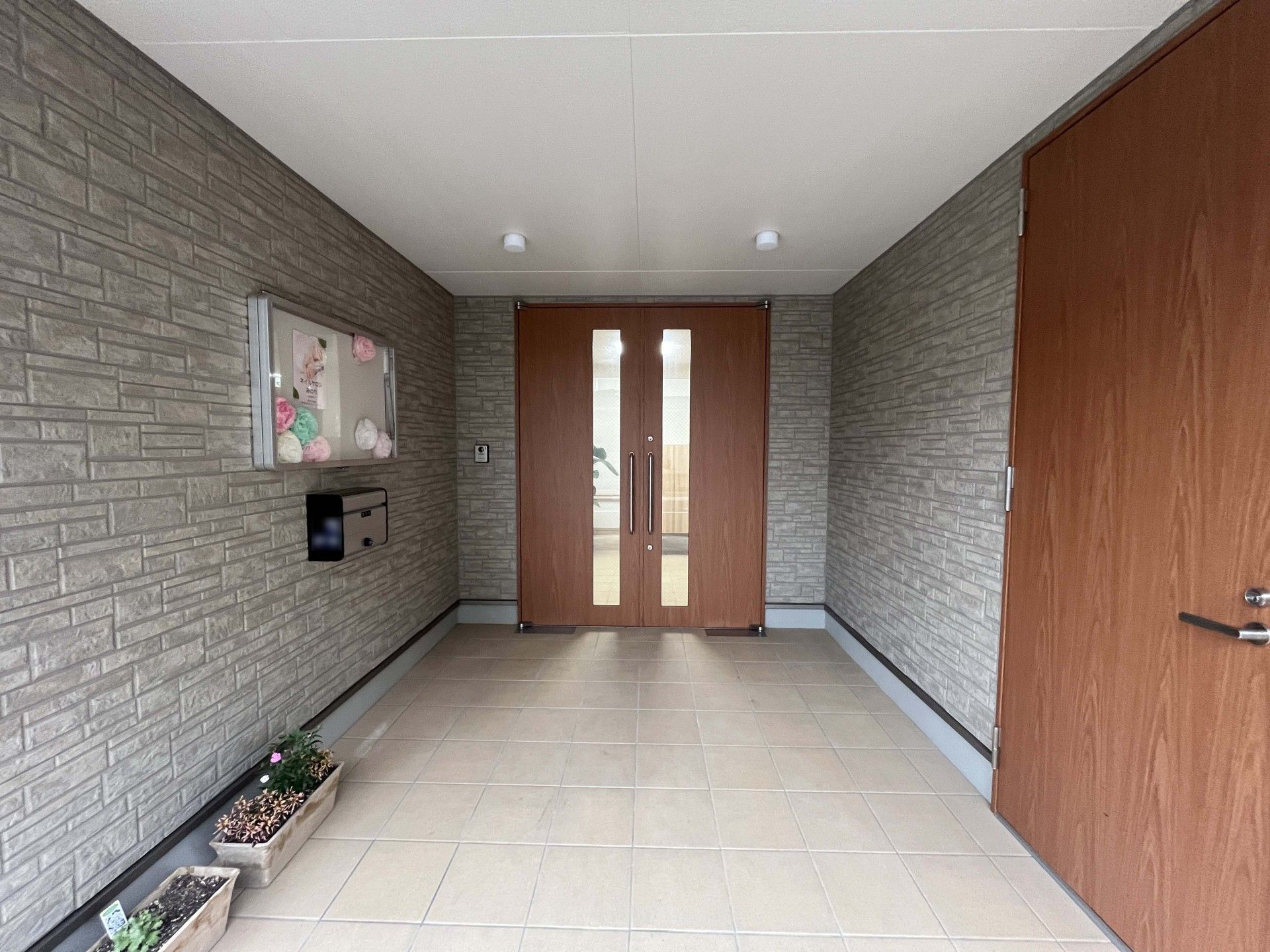 落ち着いた玄関スペース