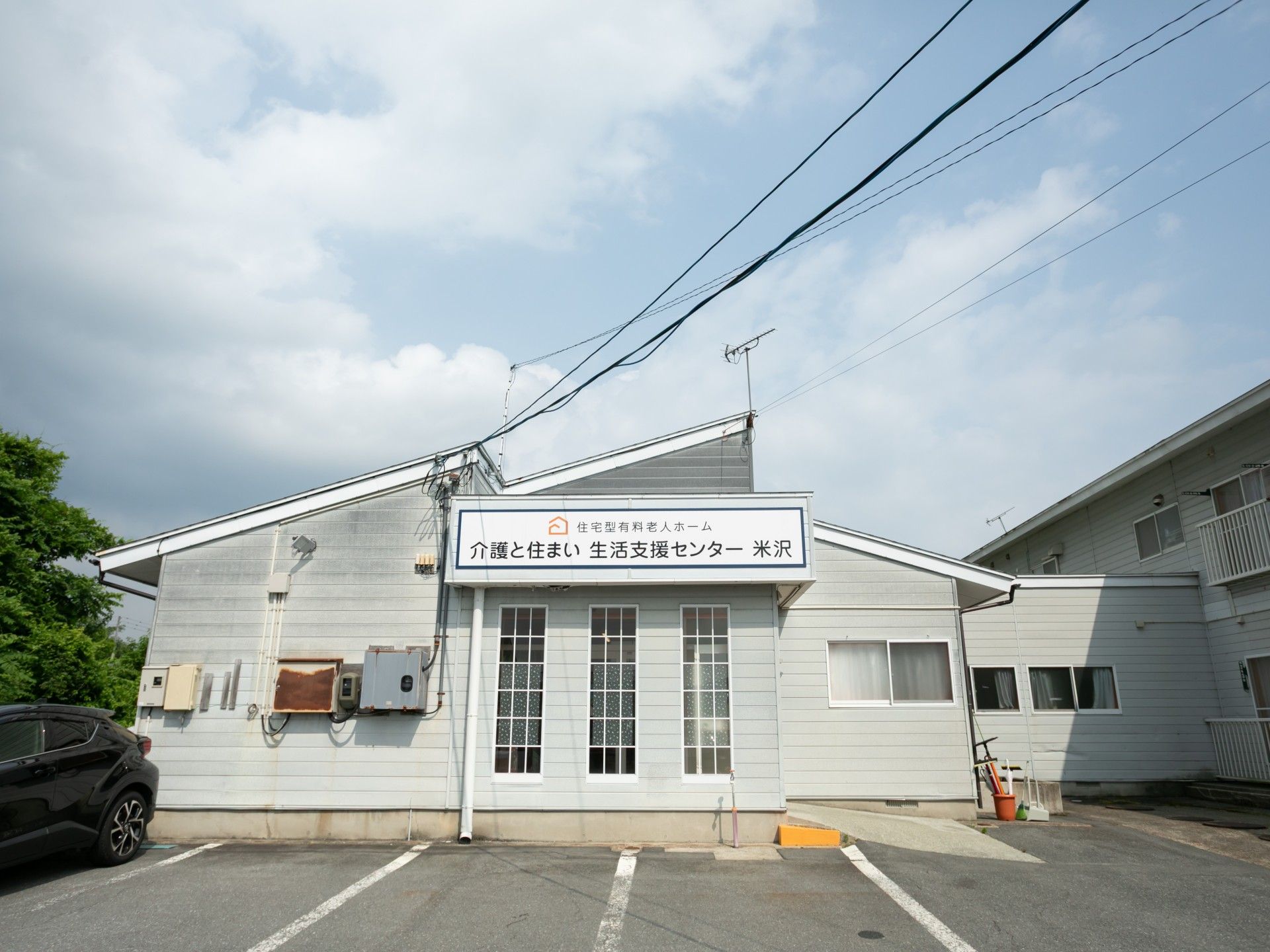 建物の正面玄関