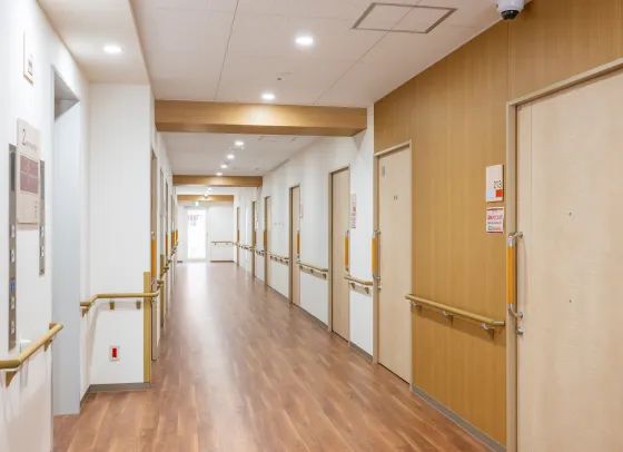 安全な手すり付き廊下