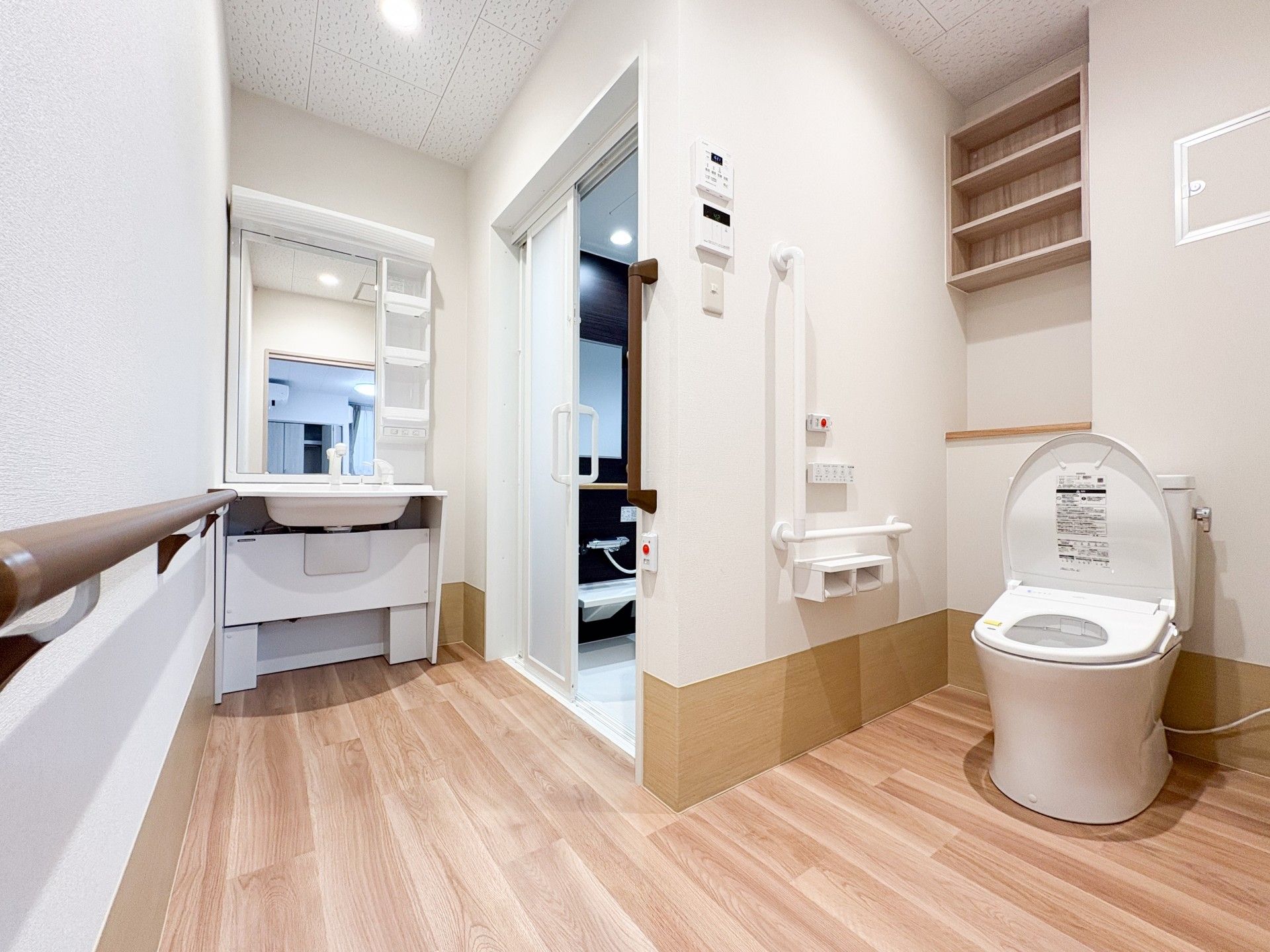 使いやすいトイレと洗面台