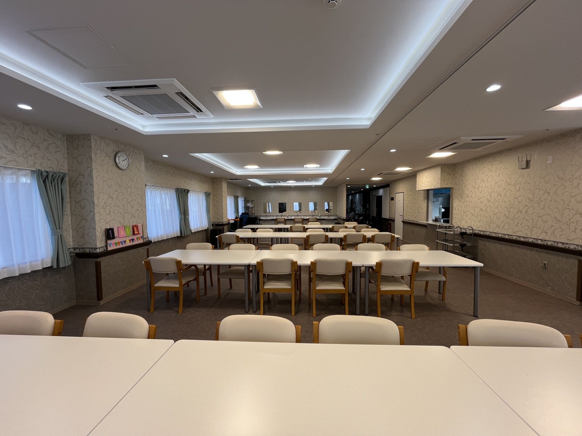 広い食堂の様子