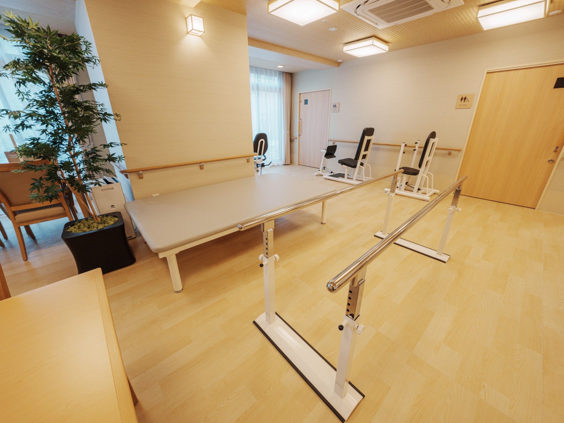 リハビリ用の設備が整った部屋