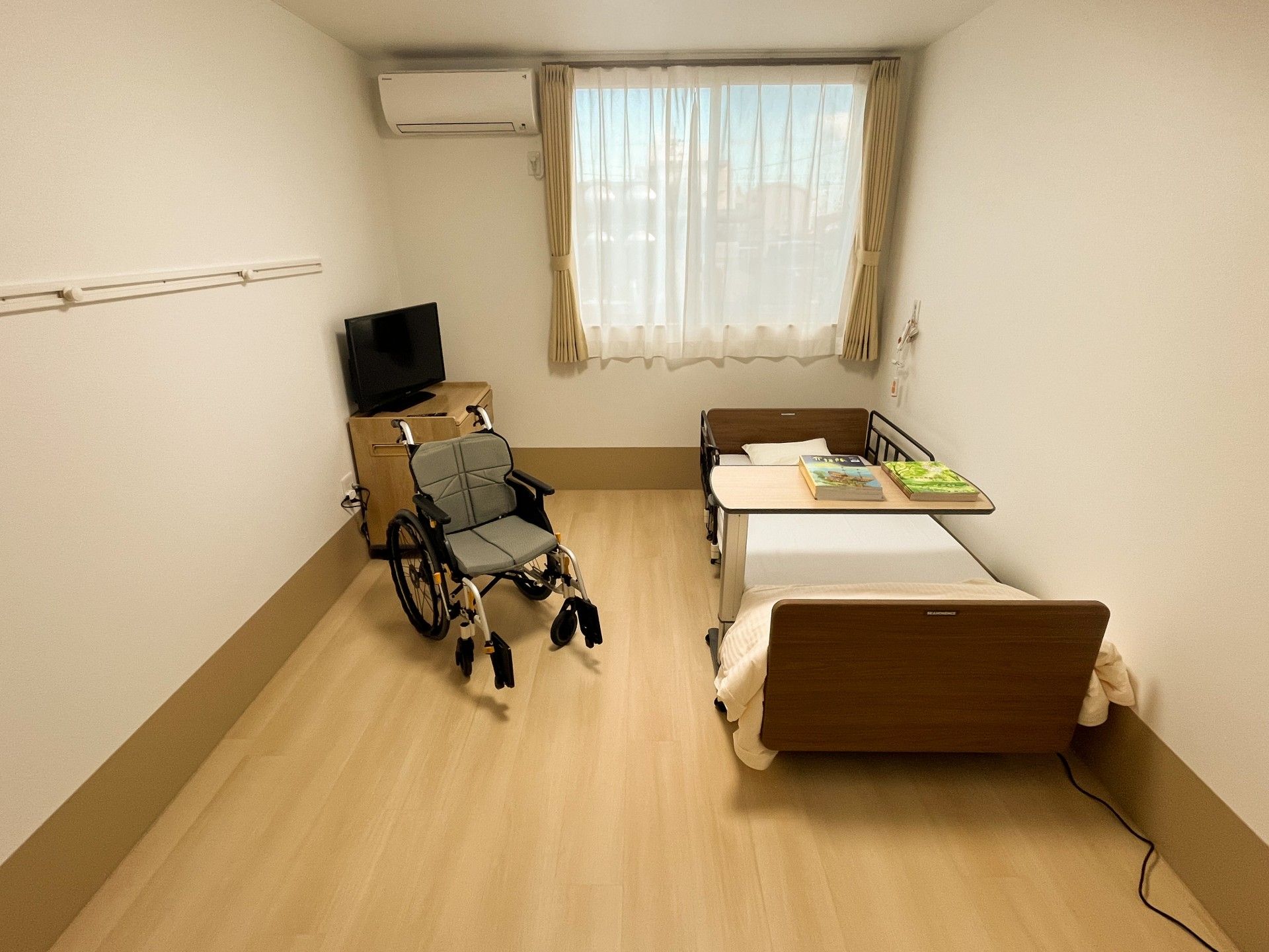 シンプルな個室の様子