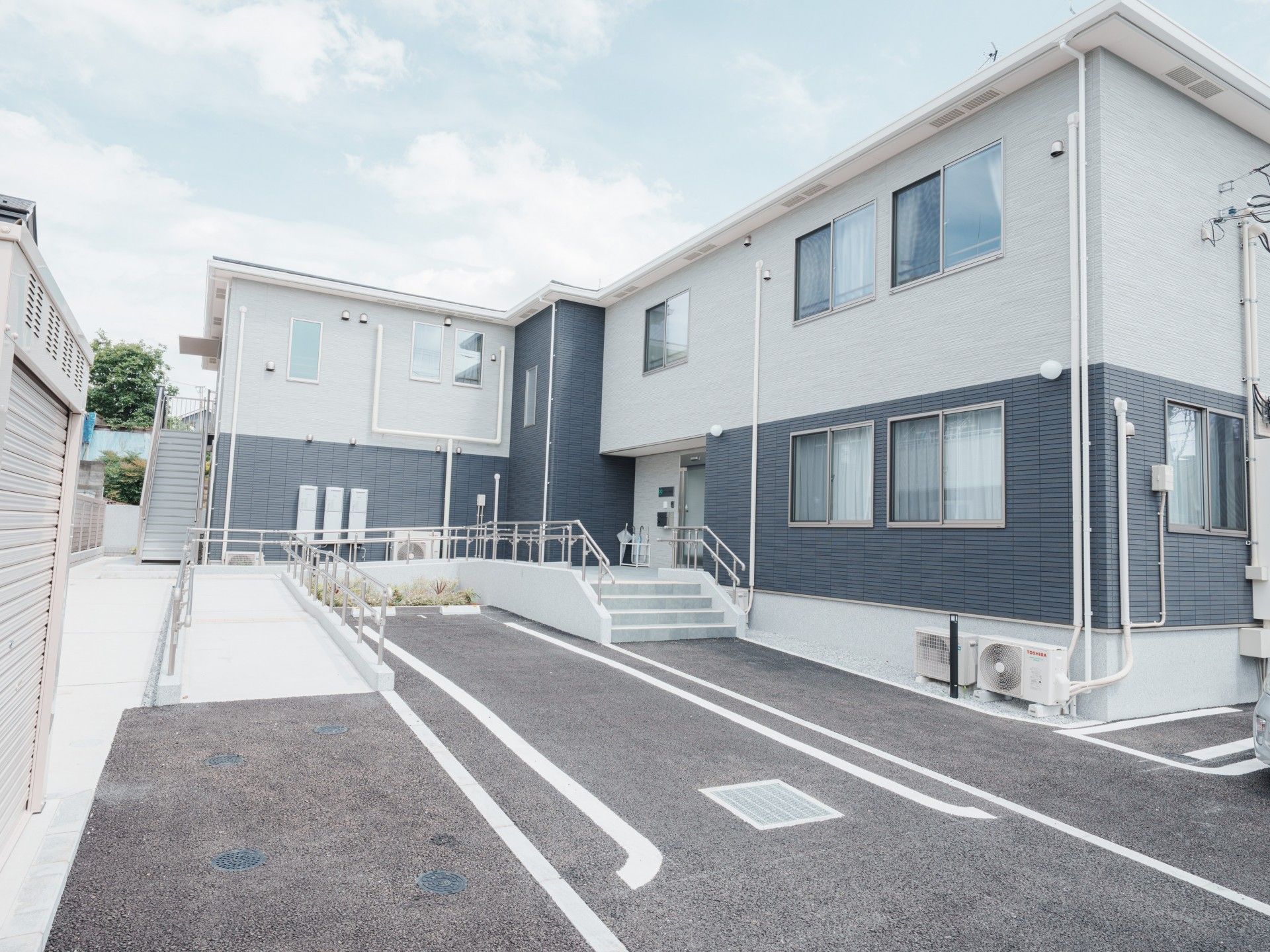 バリアフリーの建物外観