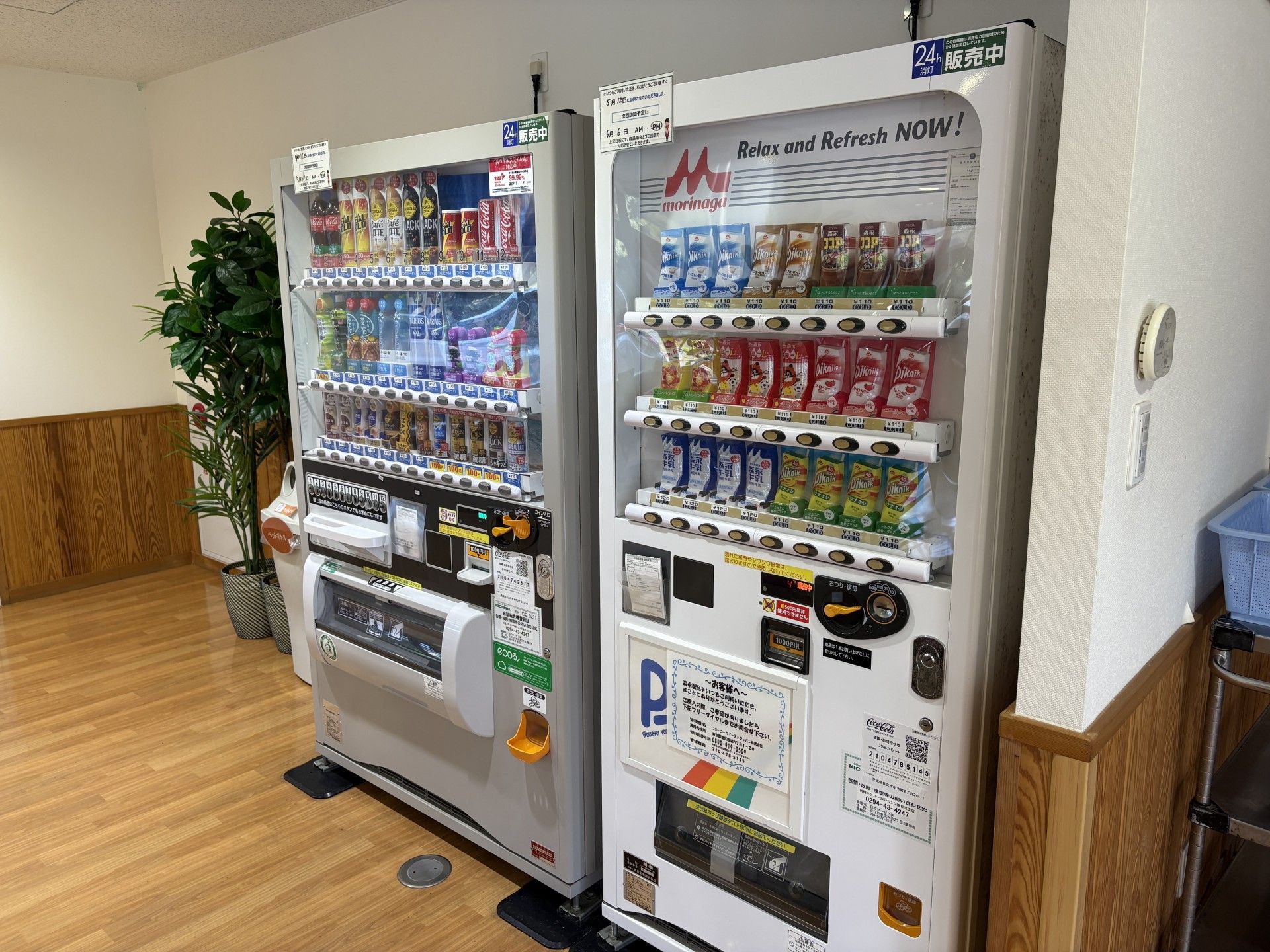 飲み物とお菓子の自販機