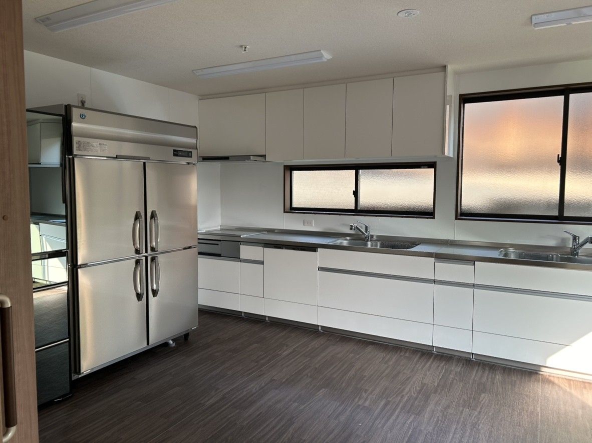 広い調理スペースのキッチン