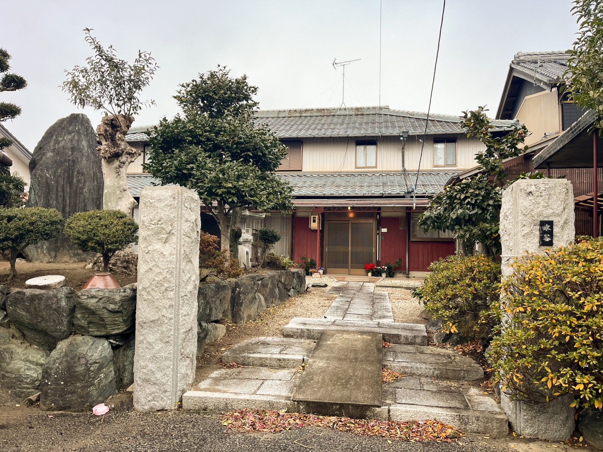 落ち着いた和風の玄関