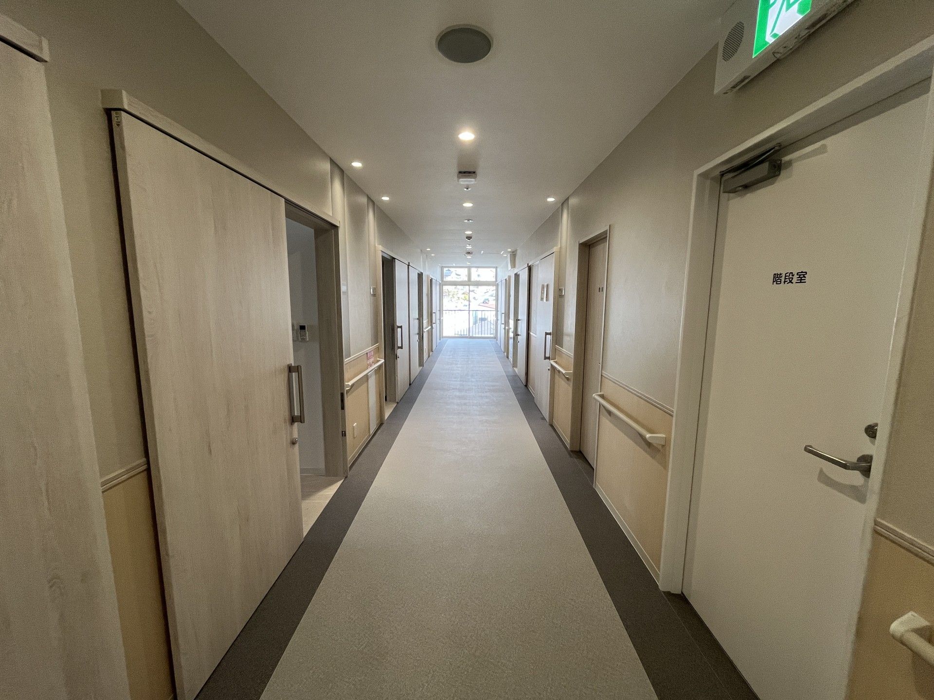 明るい廊下