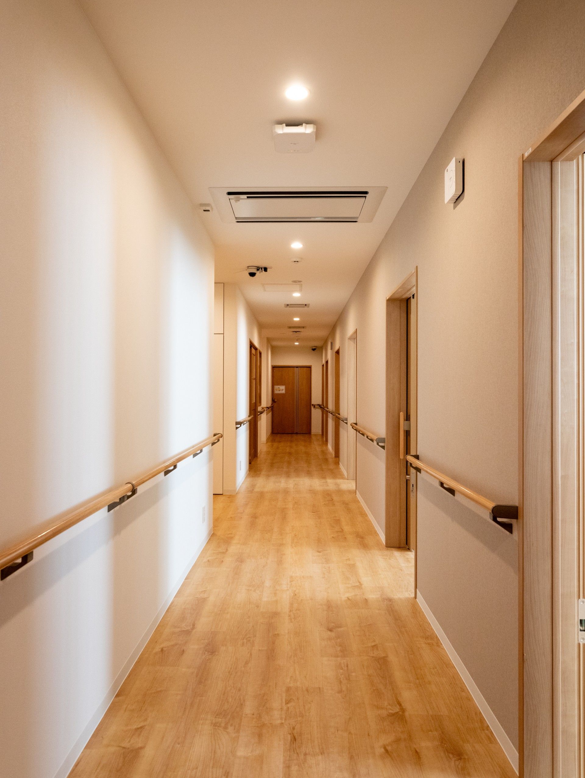 手すり付きの廊下