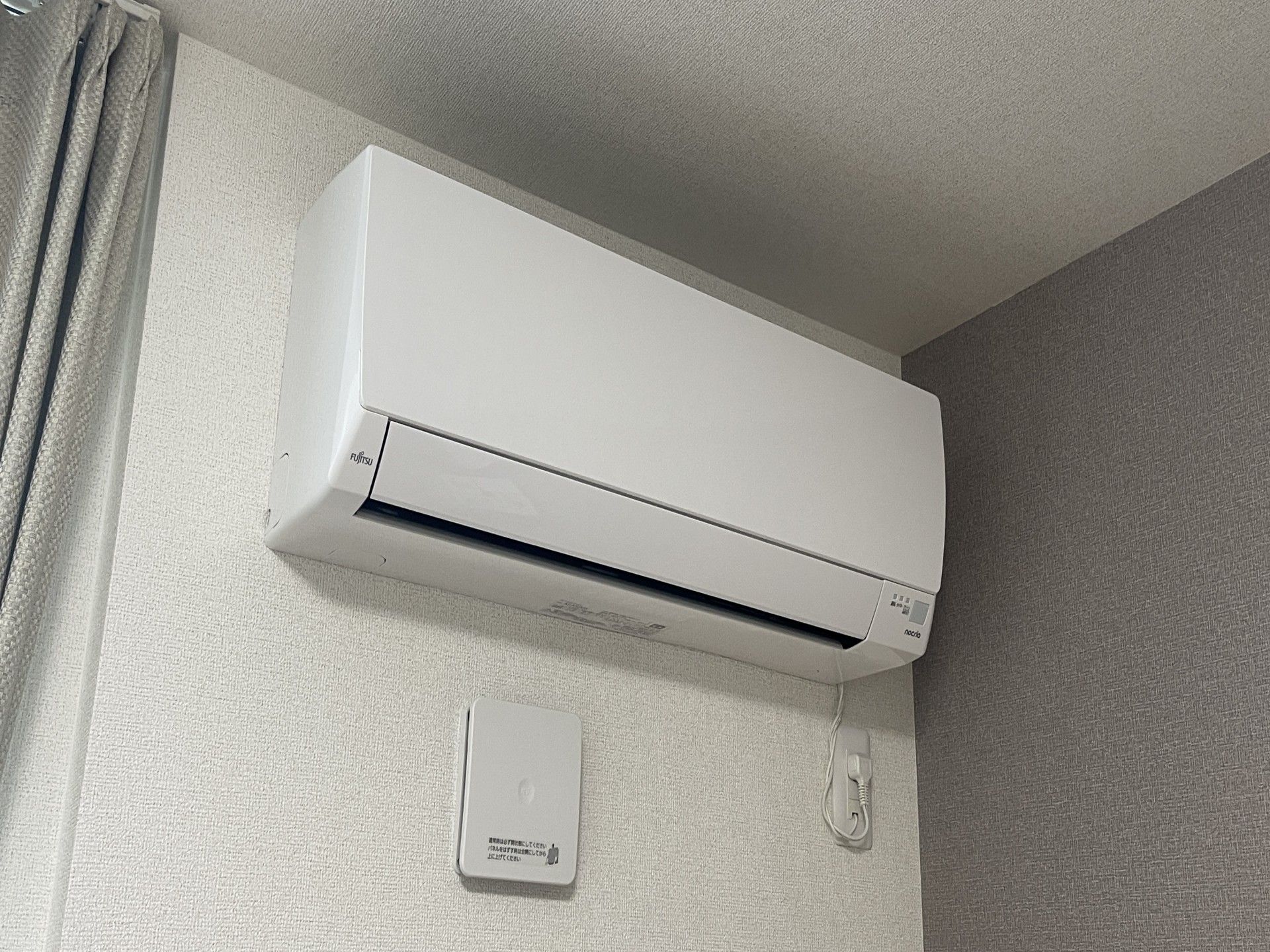 壁に設置された空調設備