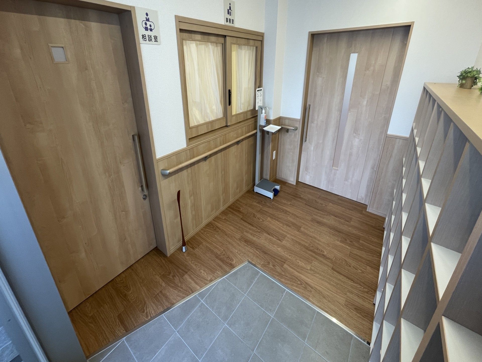 相談室とトイレの入口