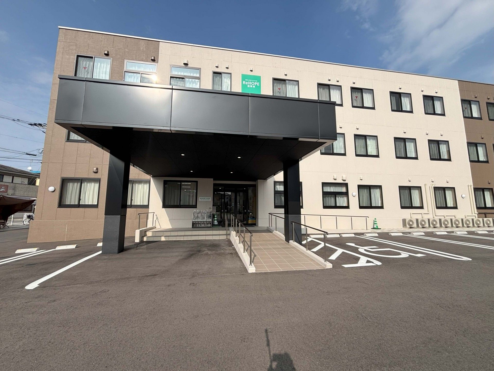 エントランスの外観