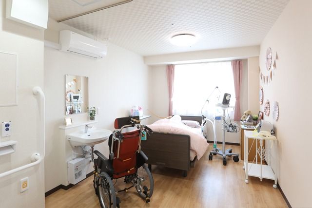 明るい個室の様子