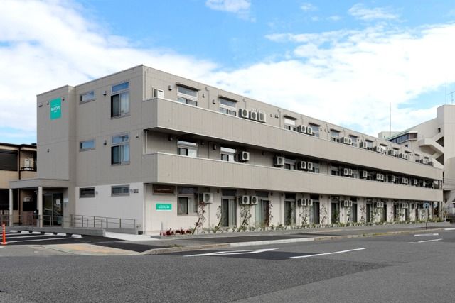 三階建ての建物外観