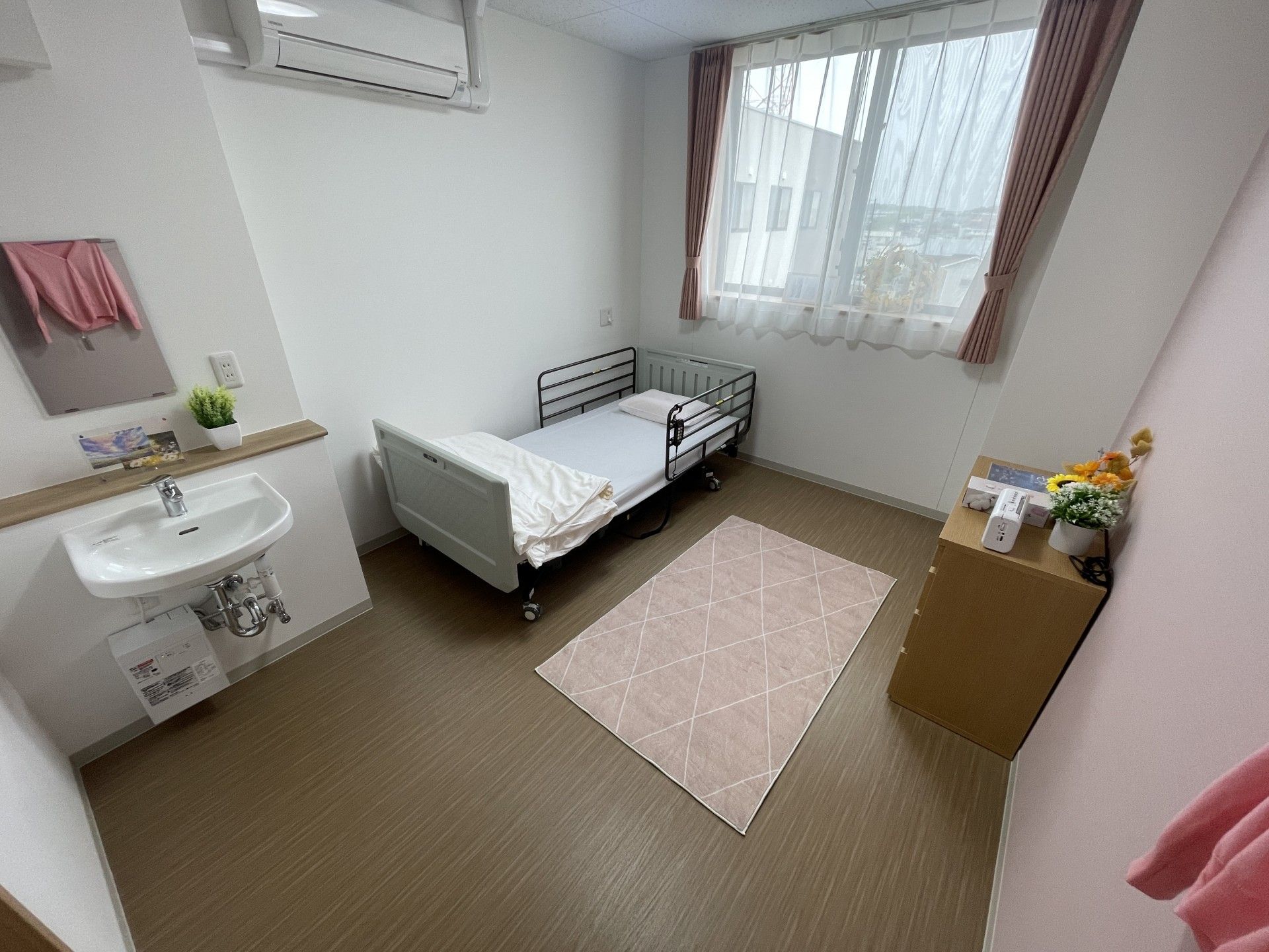明るい個室の様子