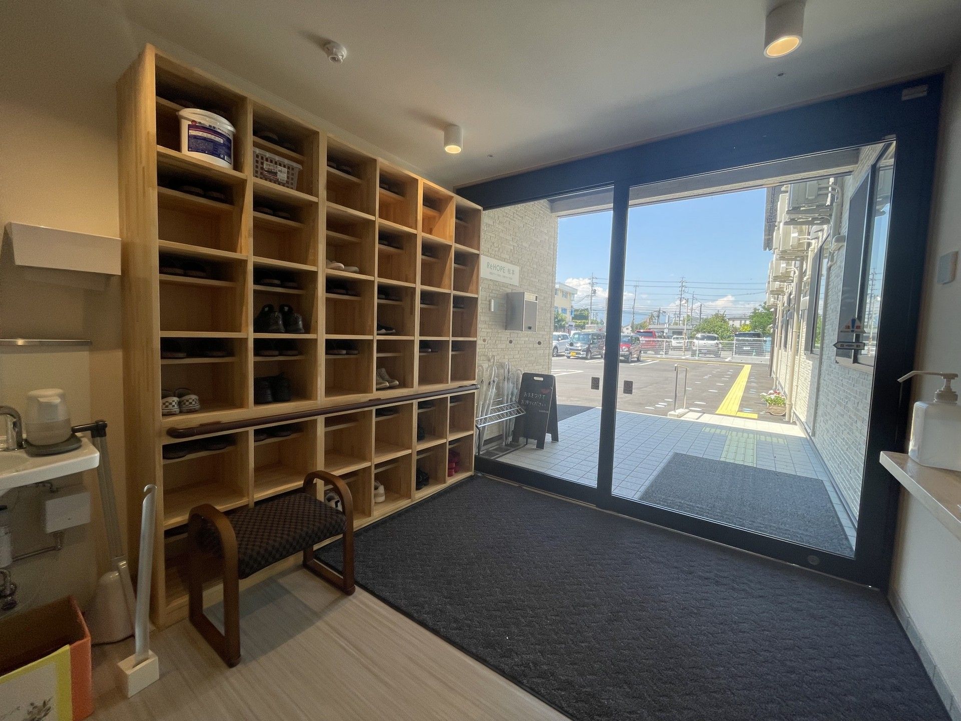 靴棚と広い出入口