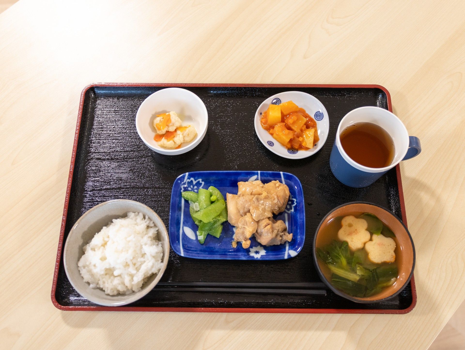 彩り豊かな食事の膳