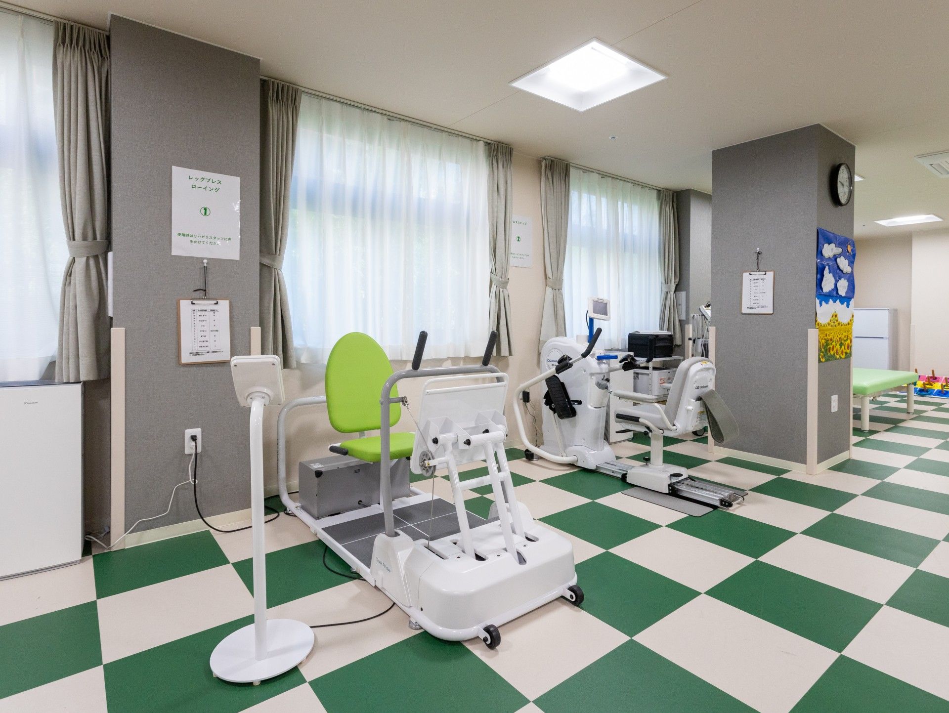 運動機器が並ぶ部屋