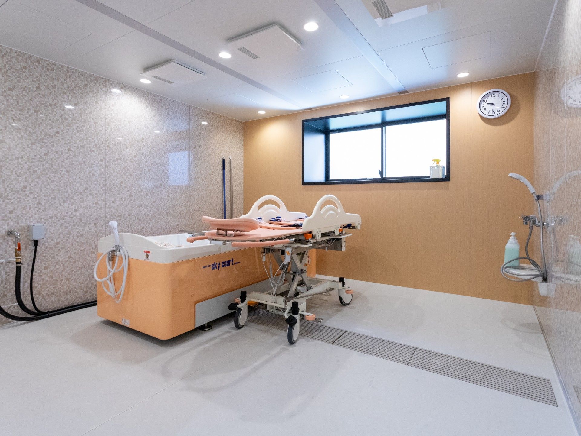 広々とした浴室