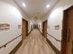 明るく広々とした廊下