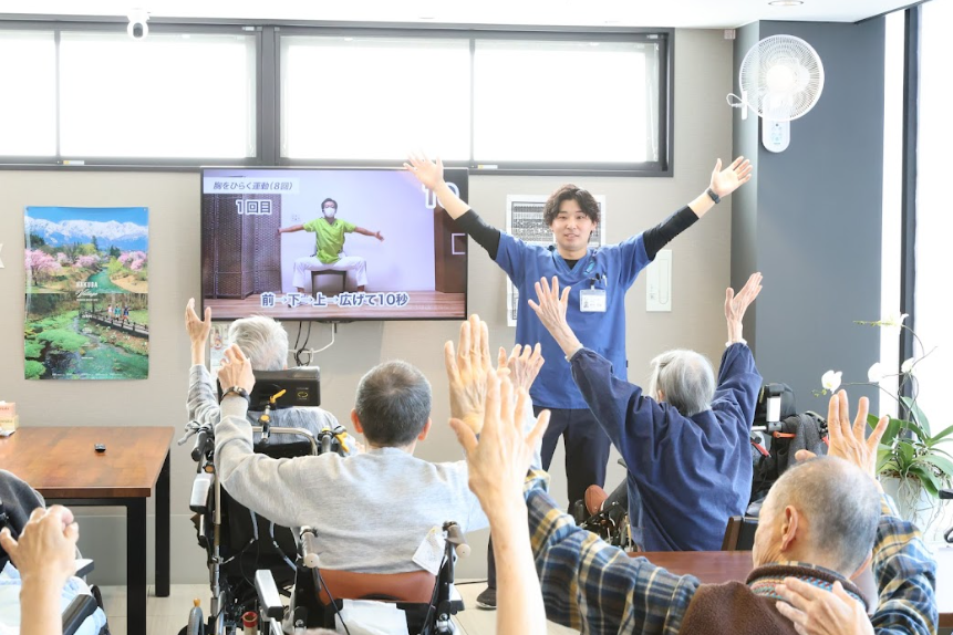 体操を楽しむ皆さん