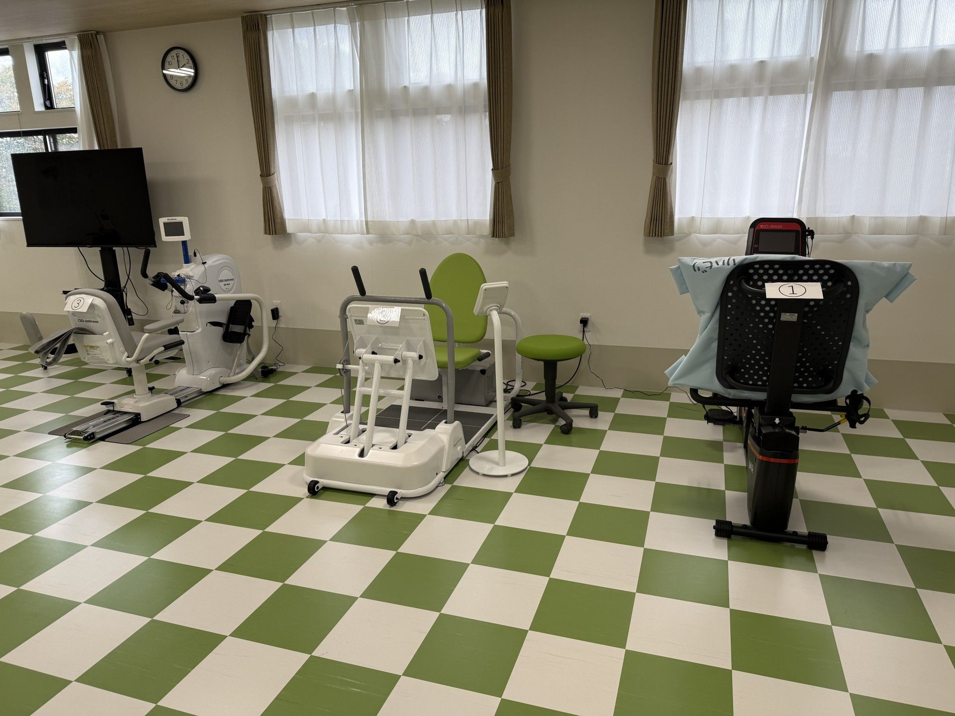 運動機器が並ぶ部屋