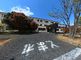 広々としたエントランスの外観