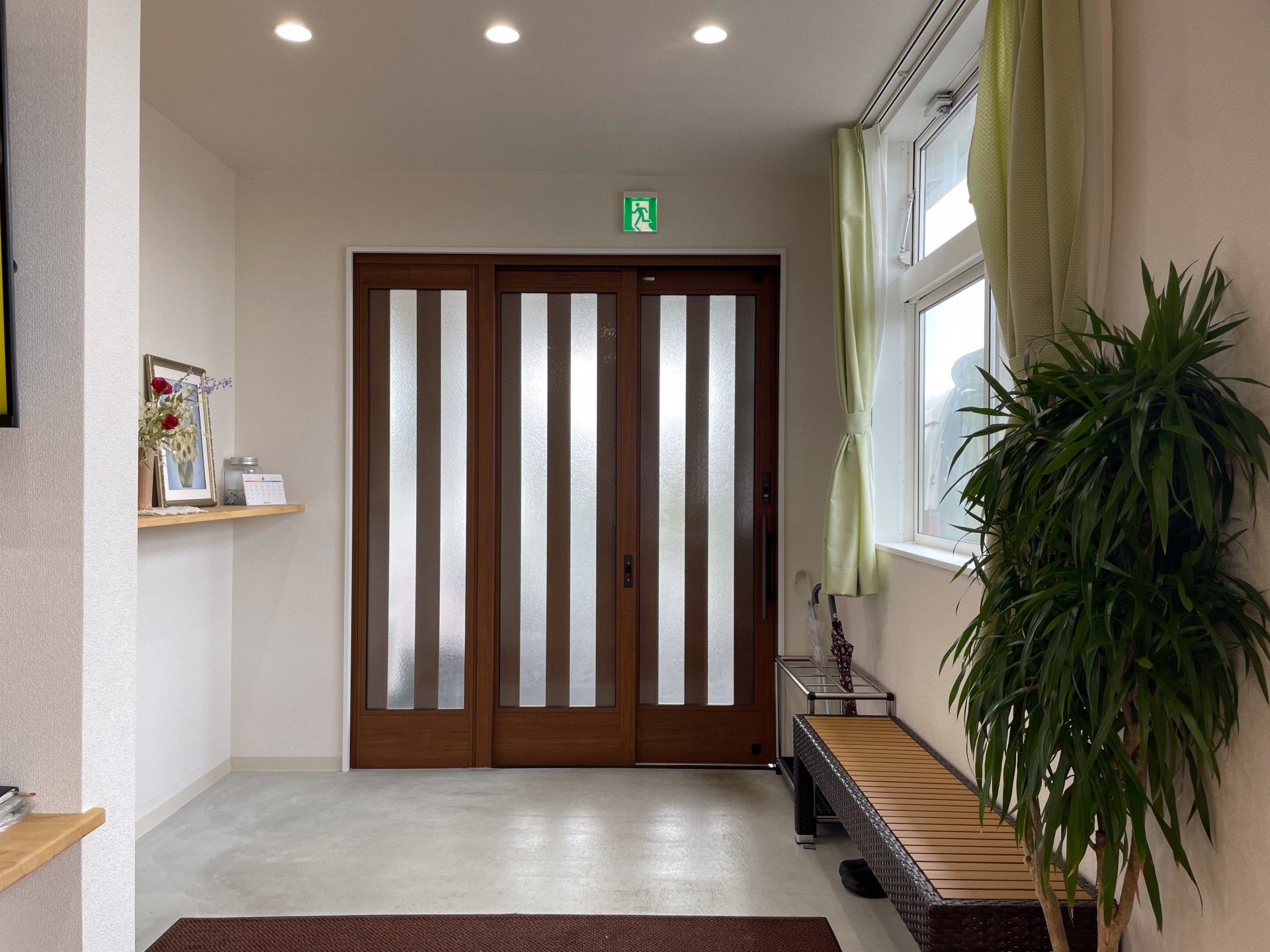 落ち着いた雰囲気の入口