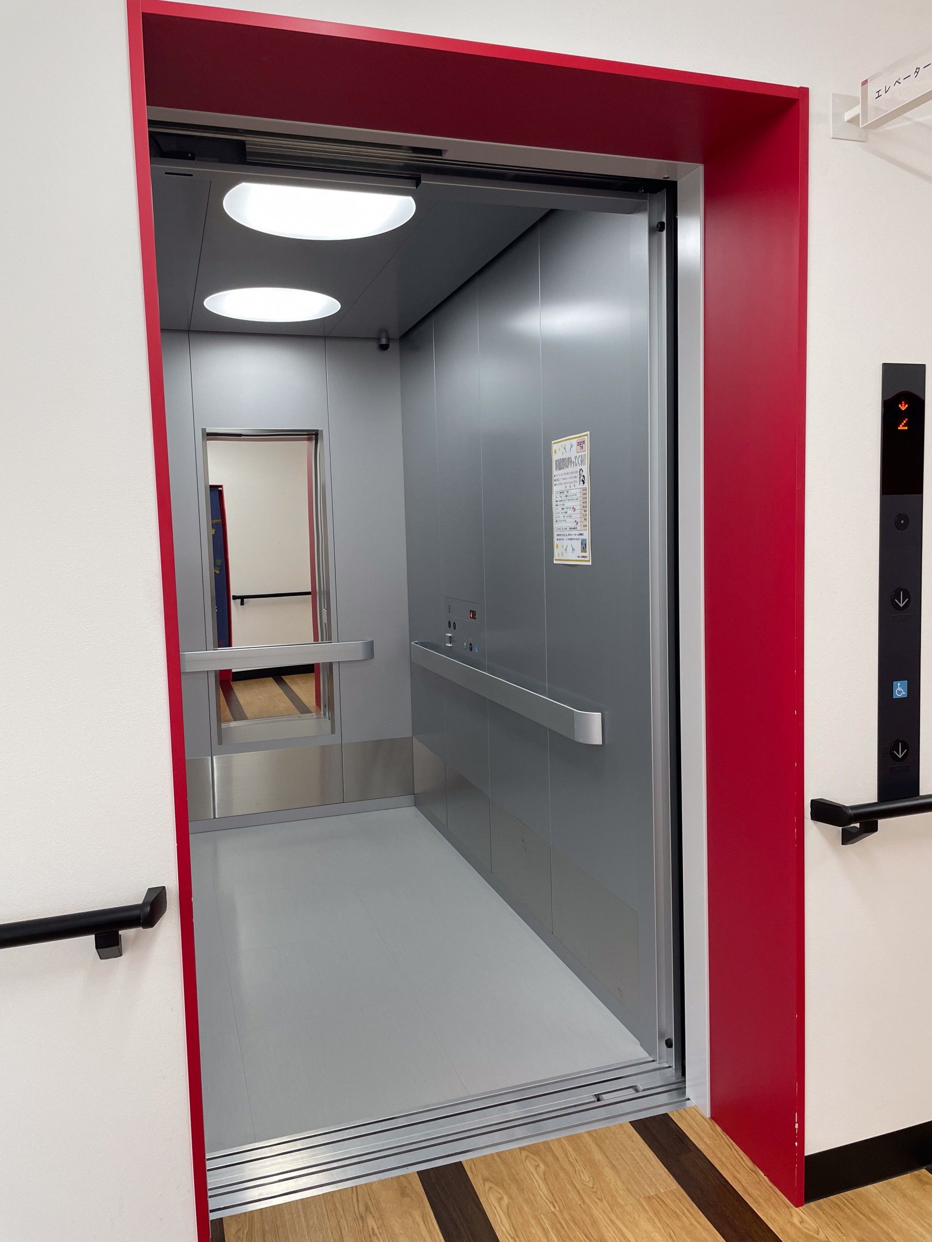 広いエレベーター