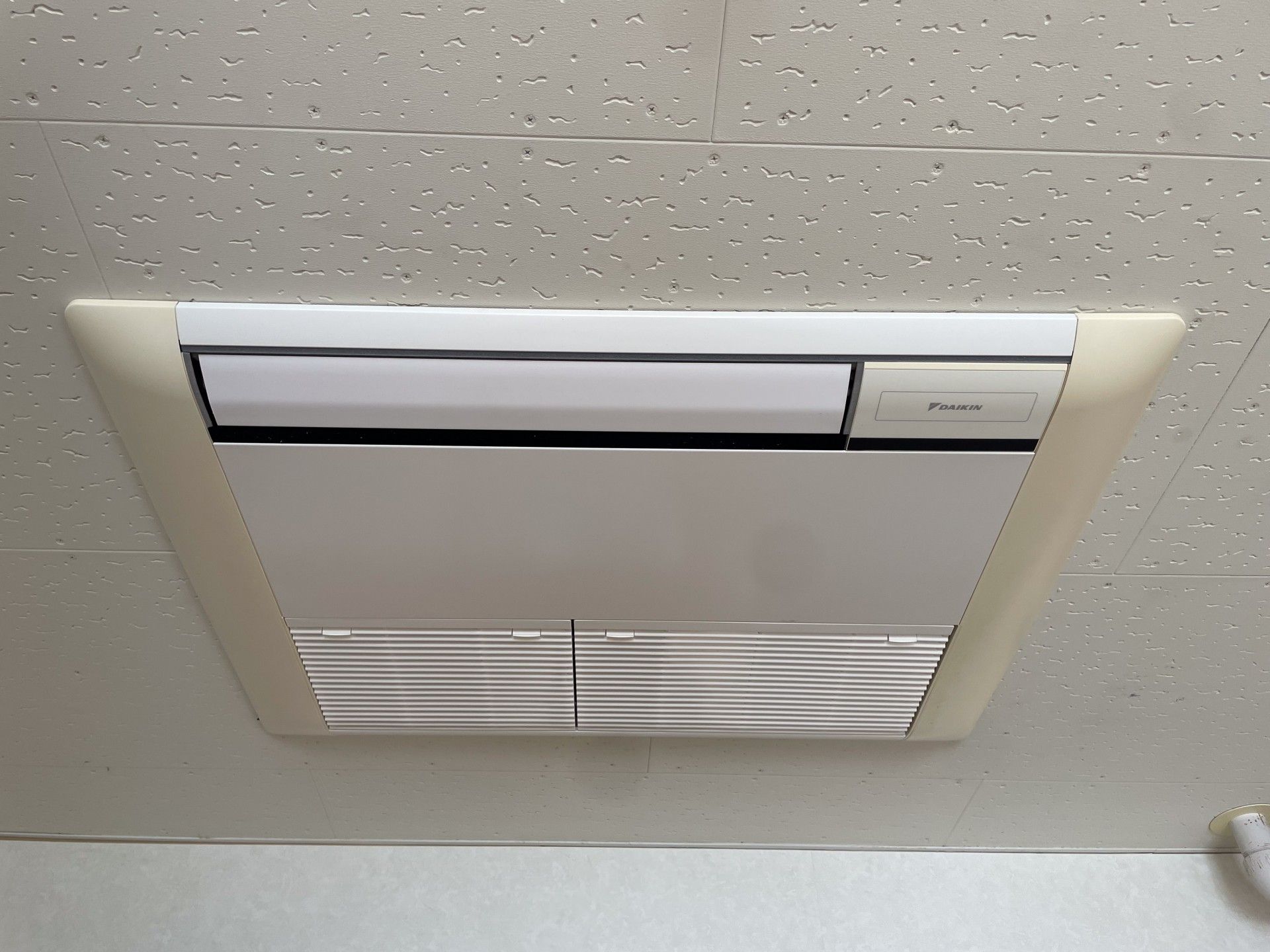 天井の空調設備