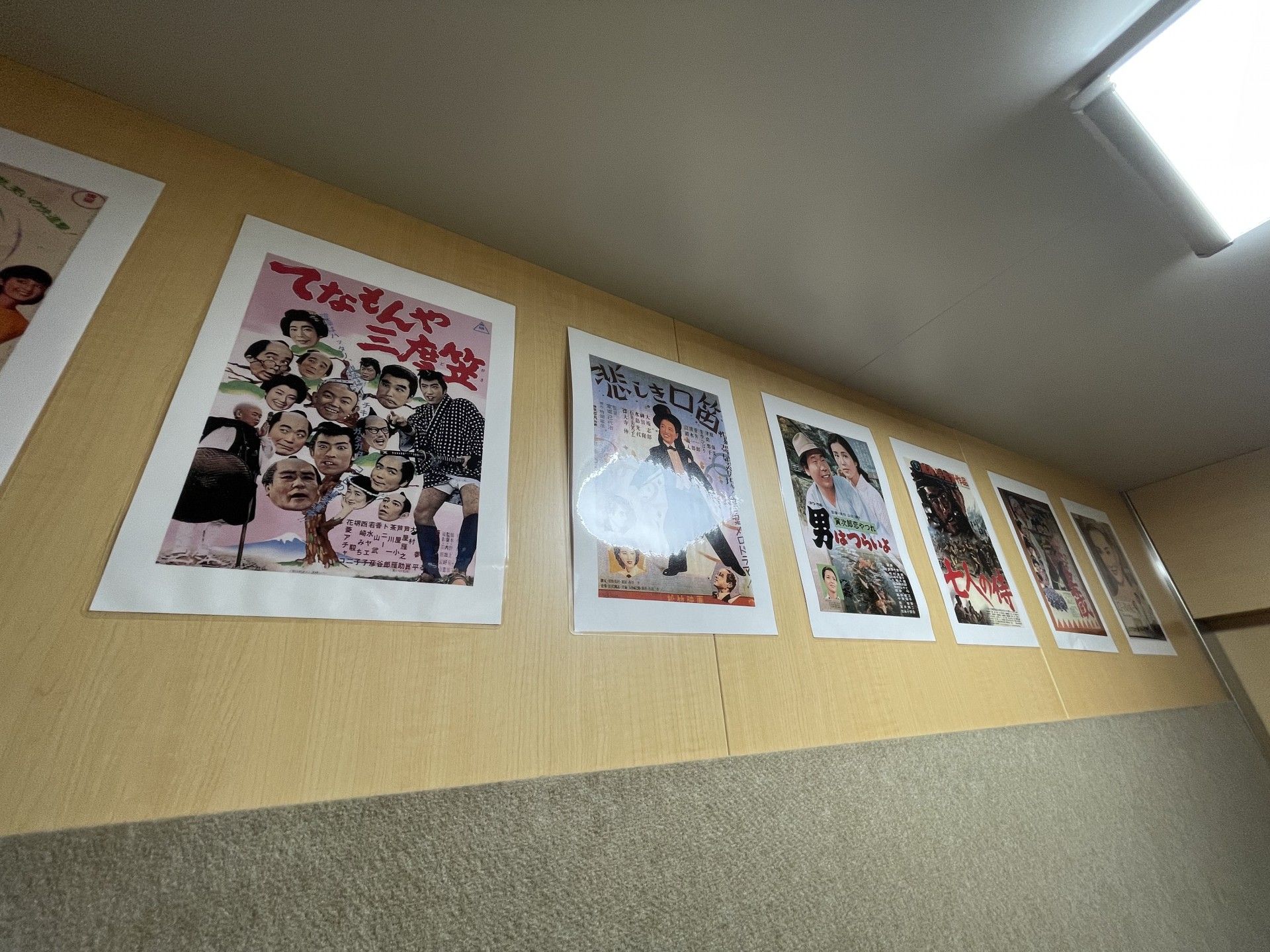 懐かしい映画ポスターの壁