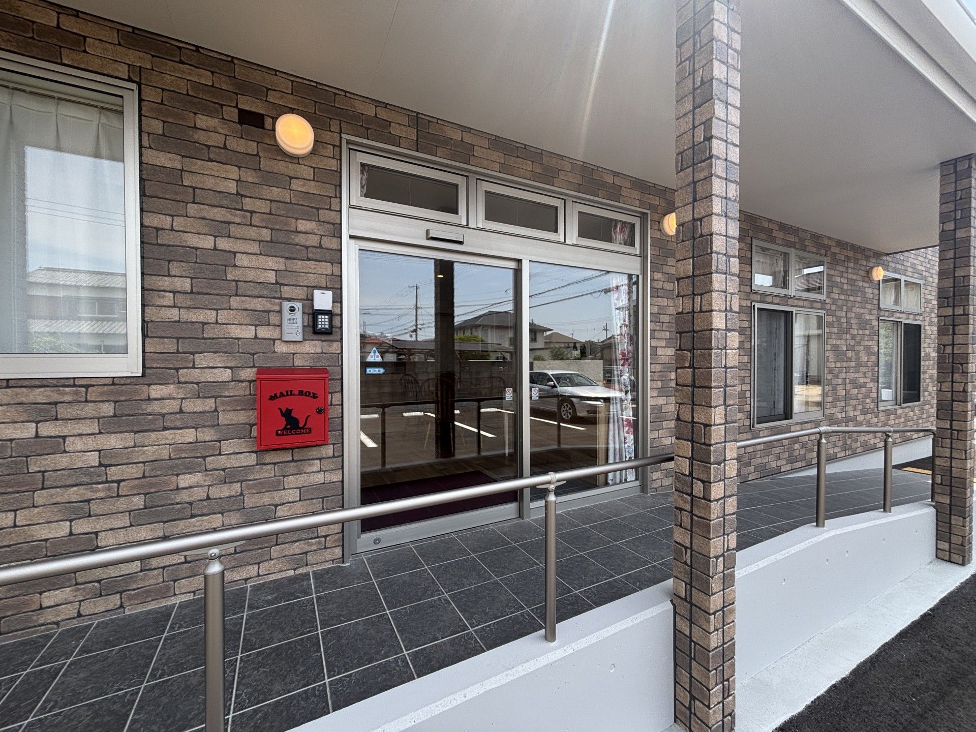 レンガ調のエントランス