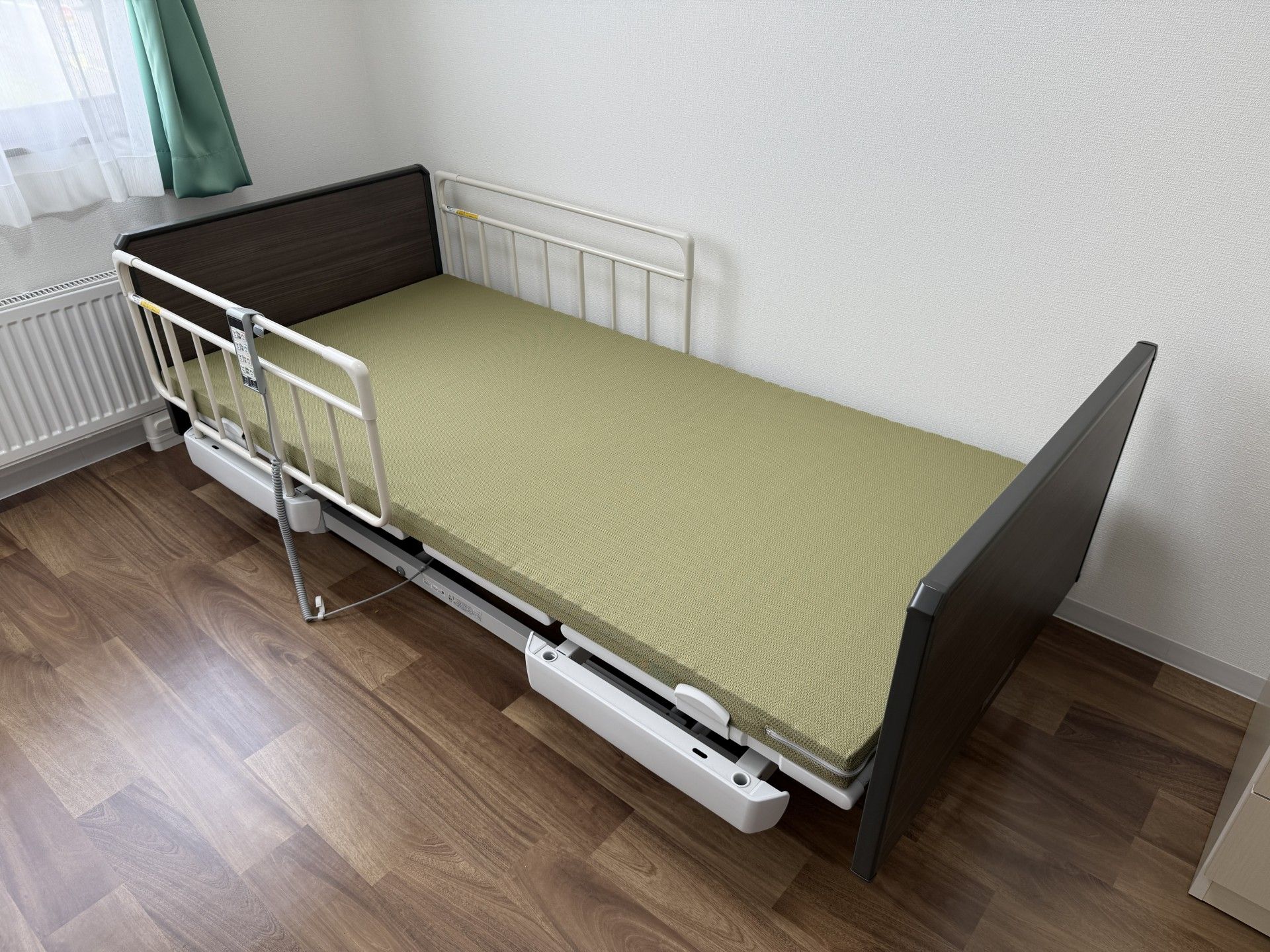 シンプルなベッドの部屋