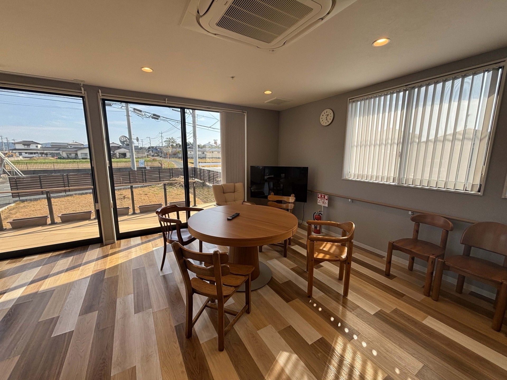 日差しが差し込む部屋