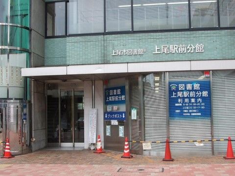施設から近くの駅周りには図書館も建っている。自分の時間を過ごすのに興味のある本を借りることができる。