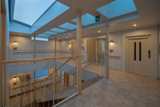 ２階　エレベーター前