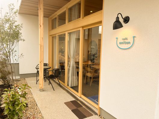 café外観