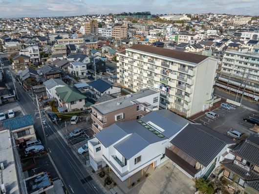 外観および電車駅