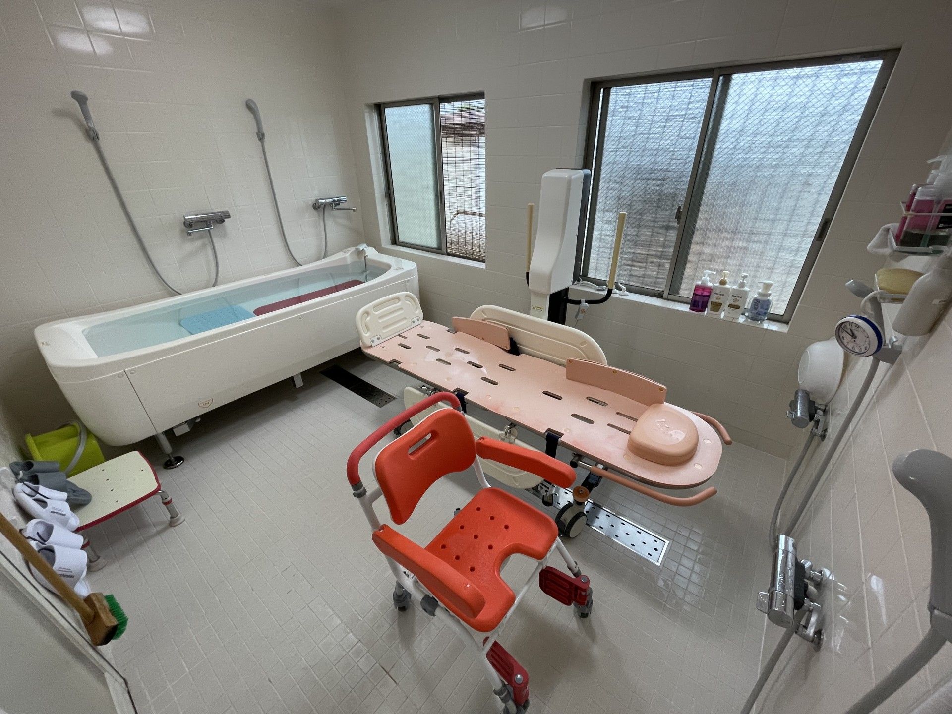 快適な入浴設備の部屋