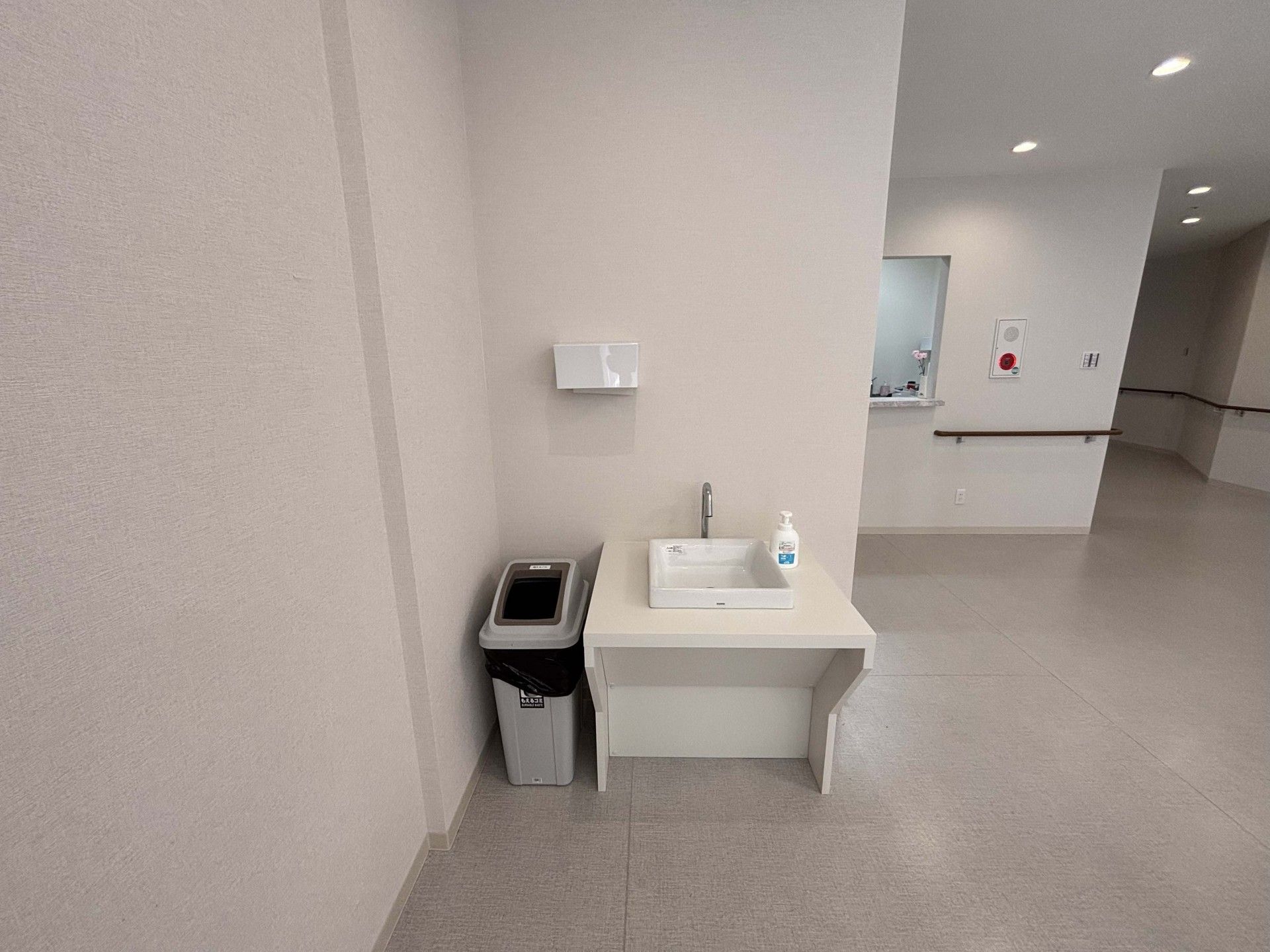 手洗い場と廊下