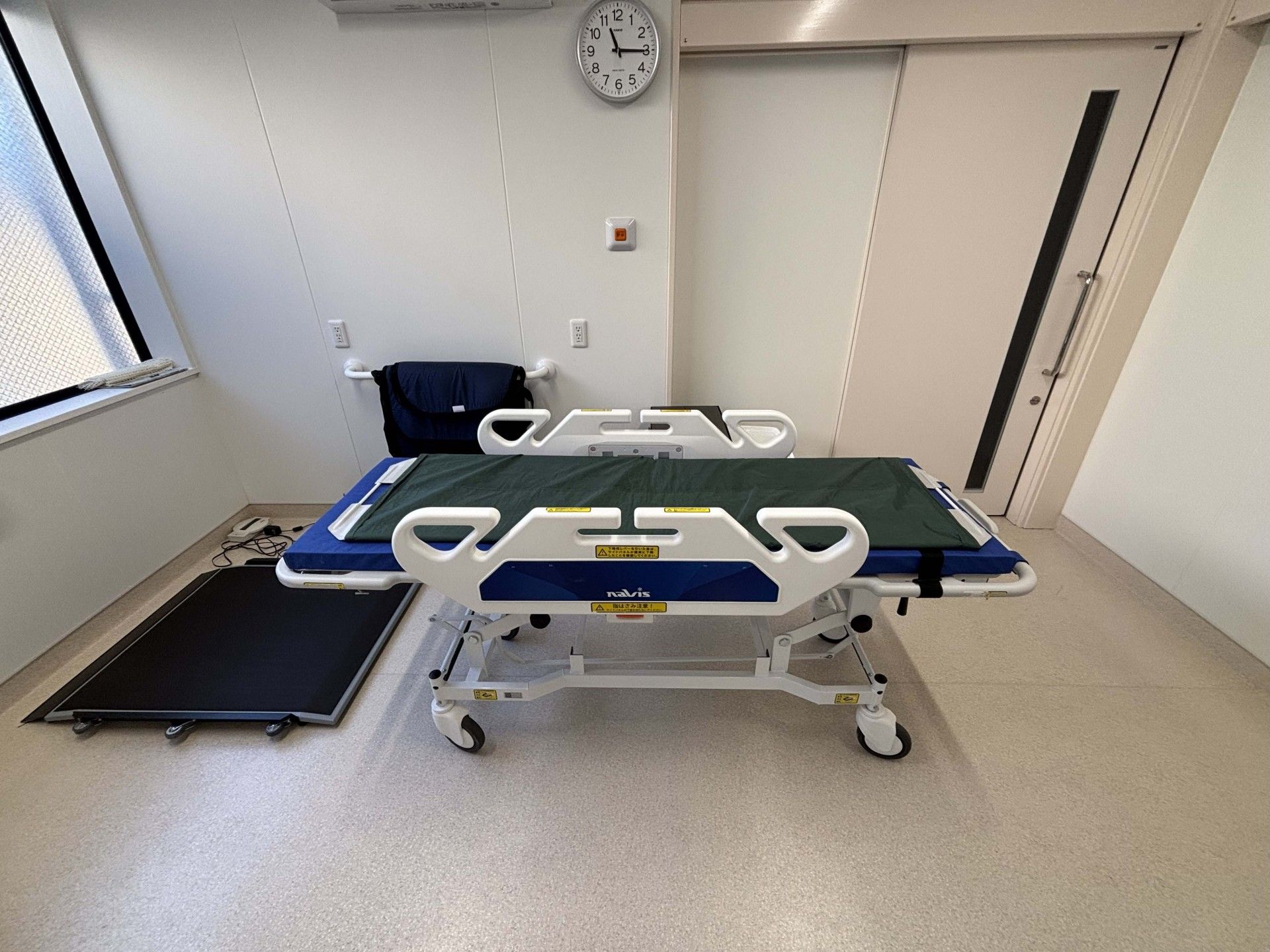 清潔なベッドのある部屋