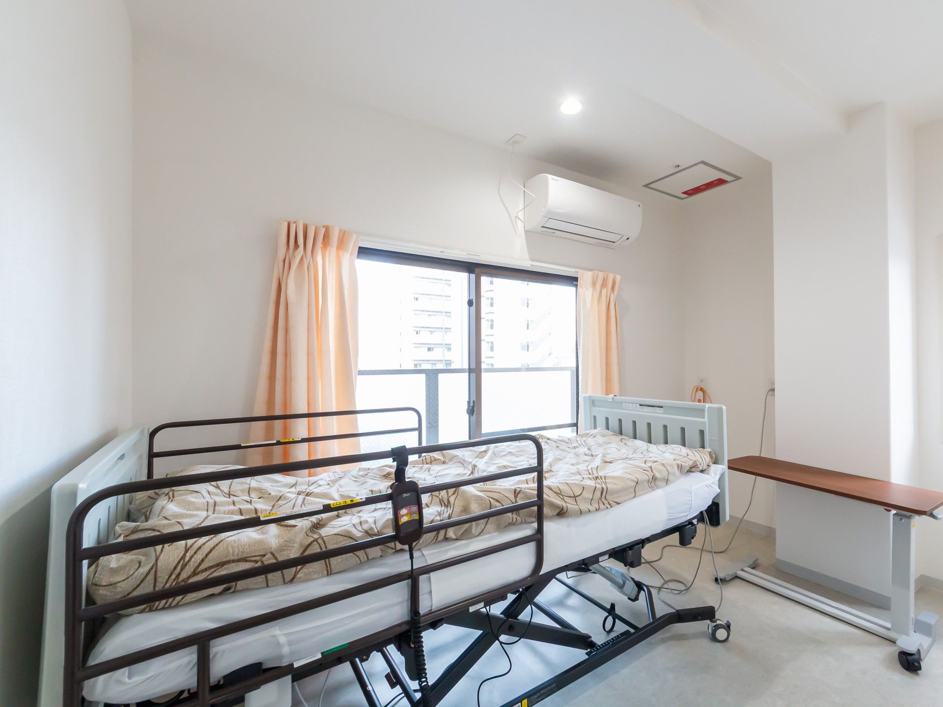 快適な個室のベッド