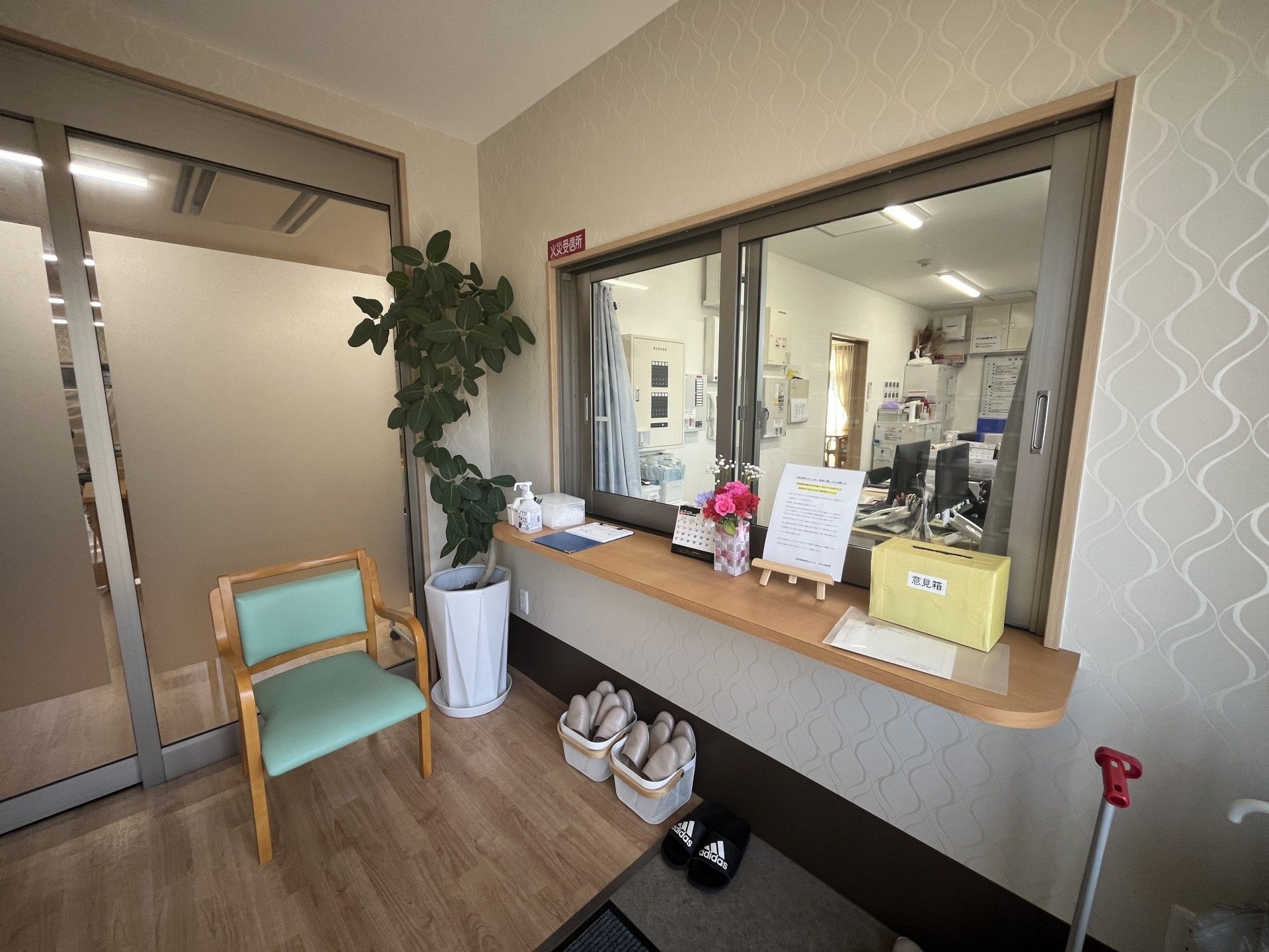 受付のある待合スペース
