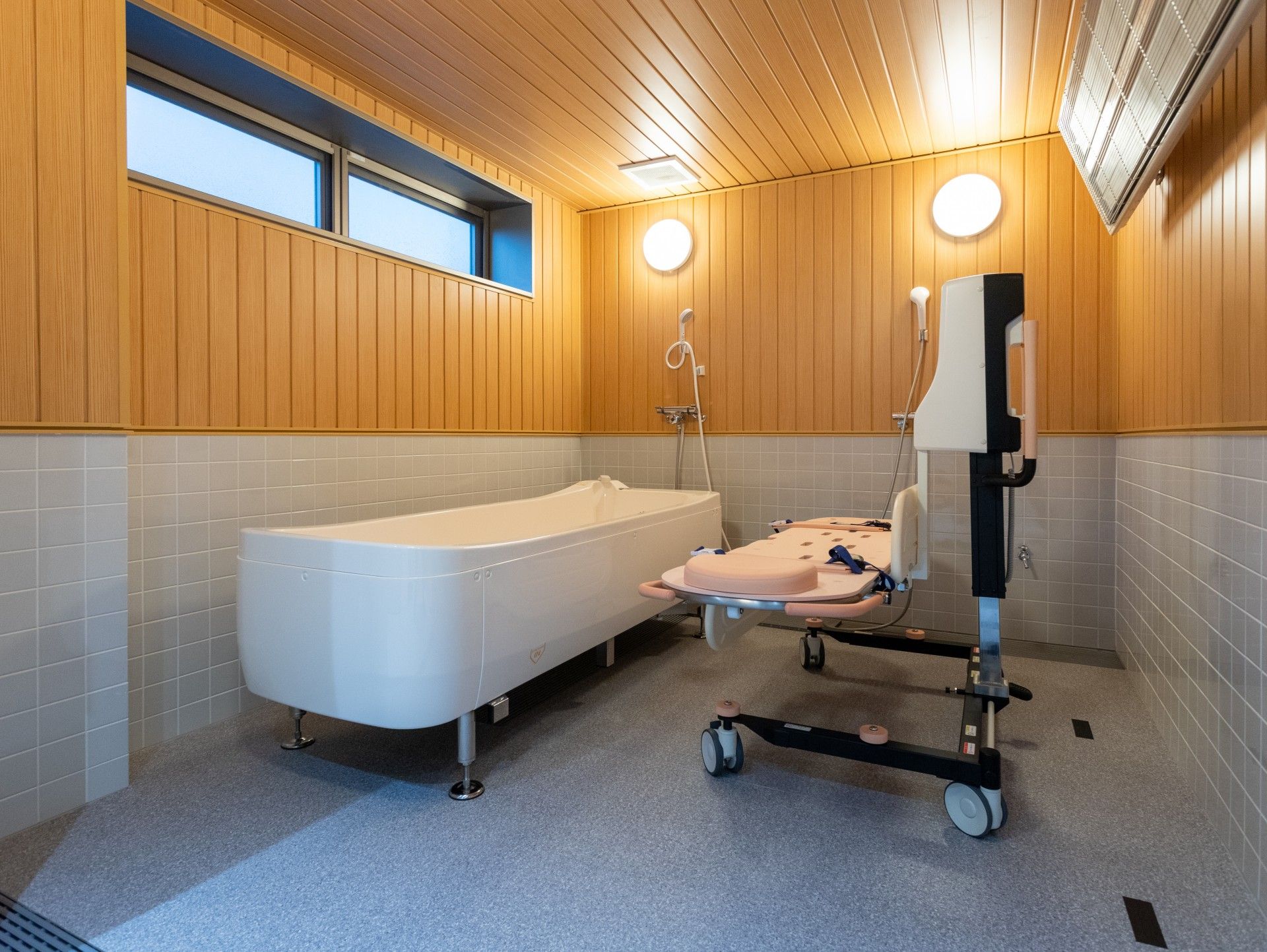 広々とした浴室