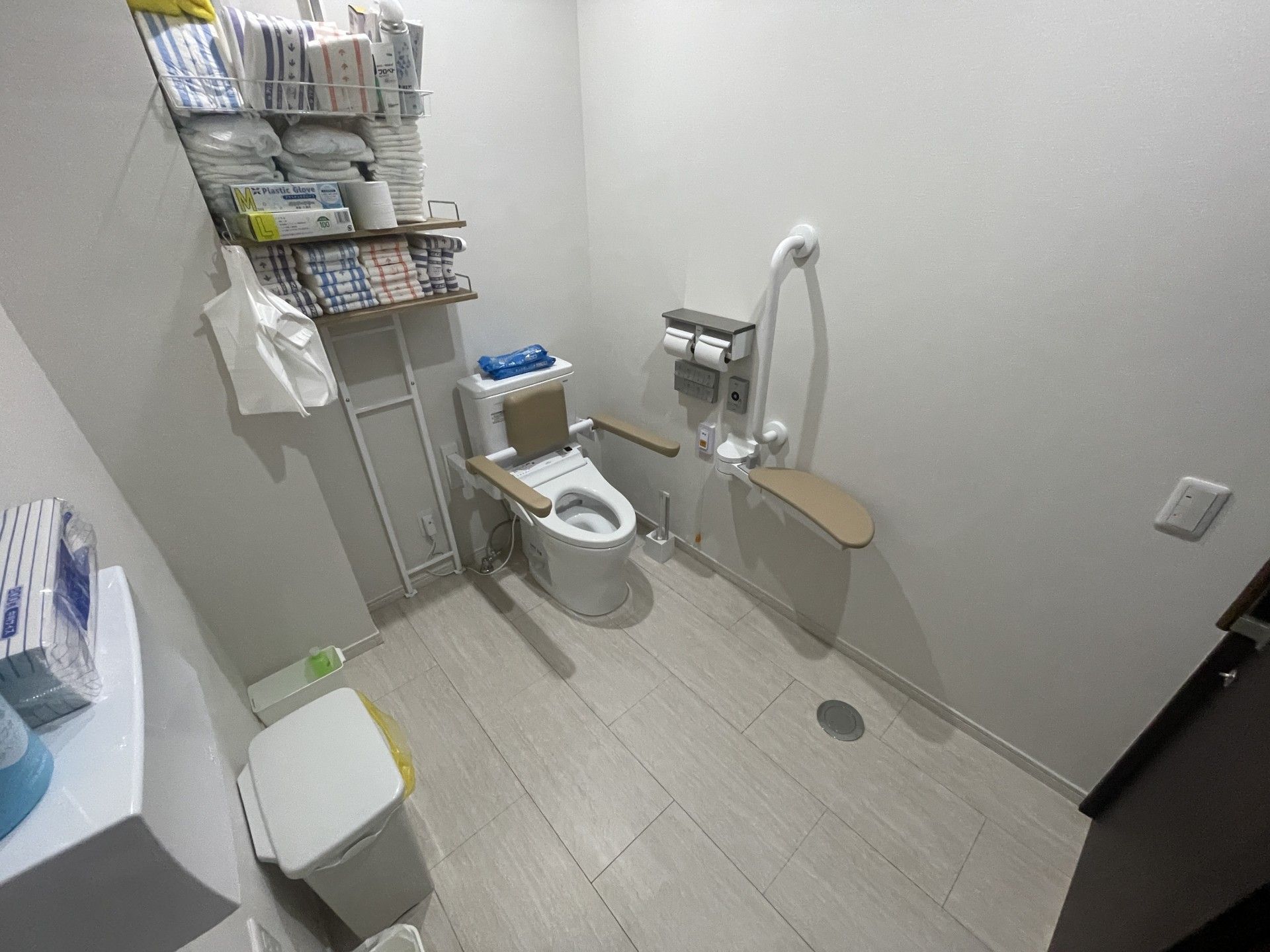 手すり付きのトイレ